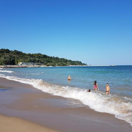 Chaika Sea Apartment Varna Eksteriør billede